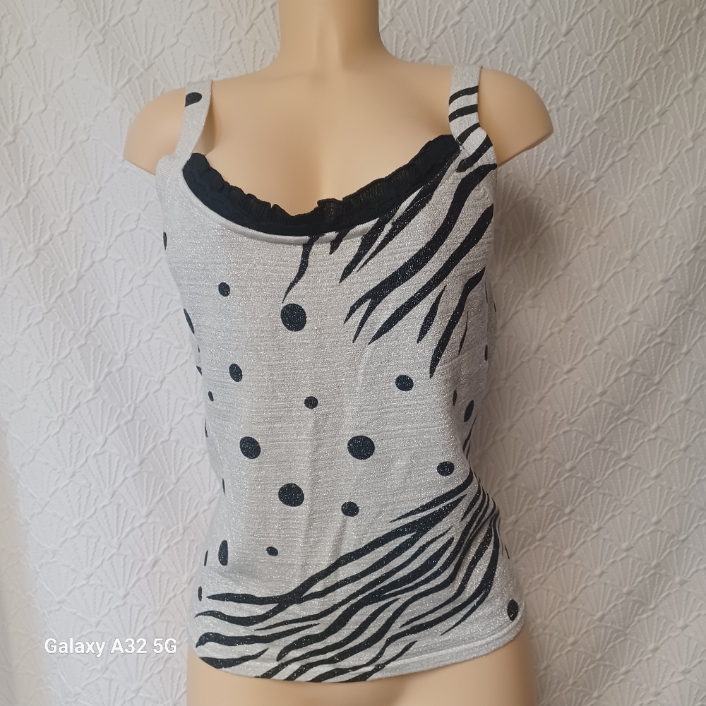 Metric Stylish Black and White Women's Top Sixe M